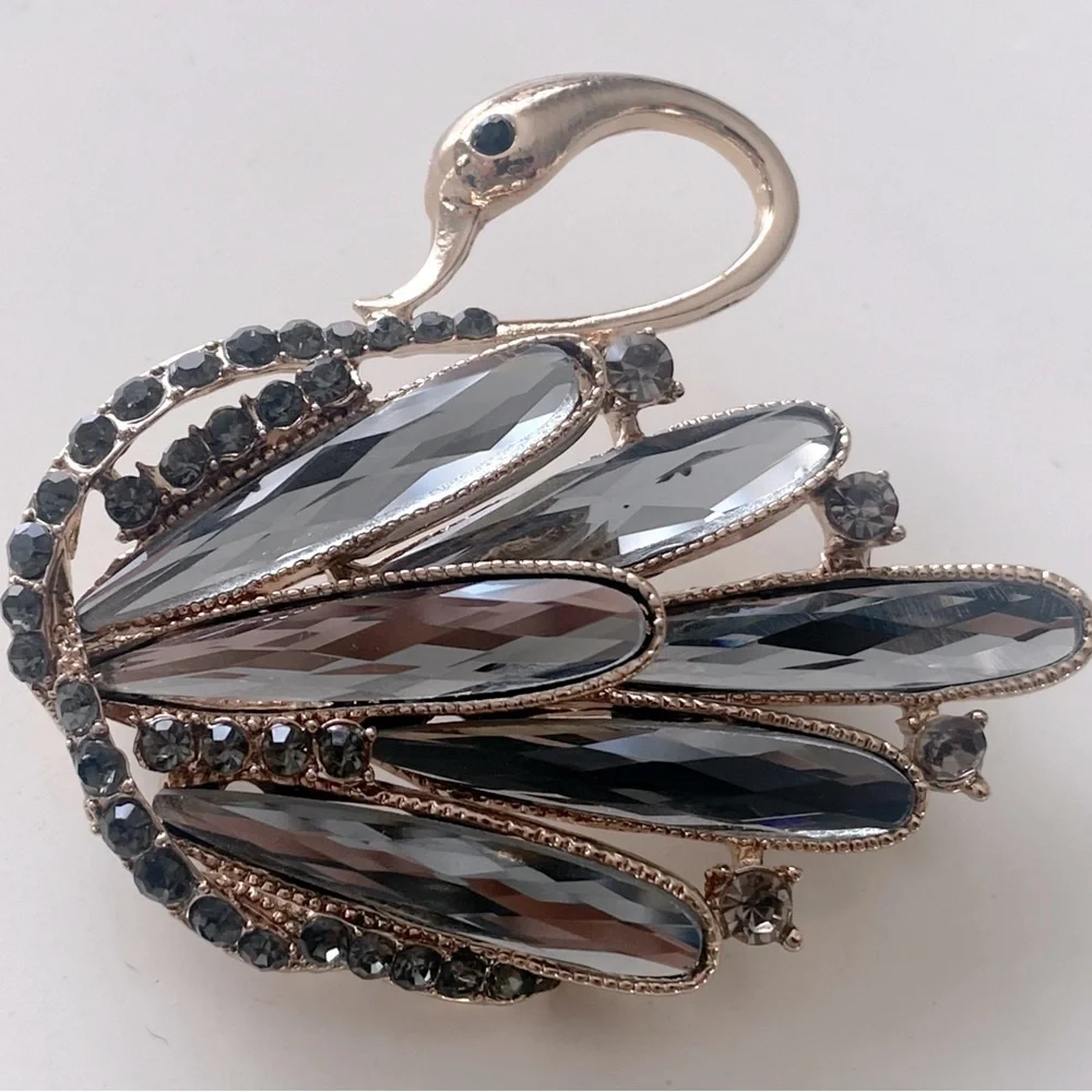 Swan brooch